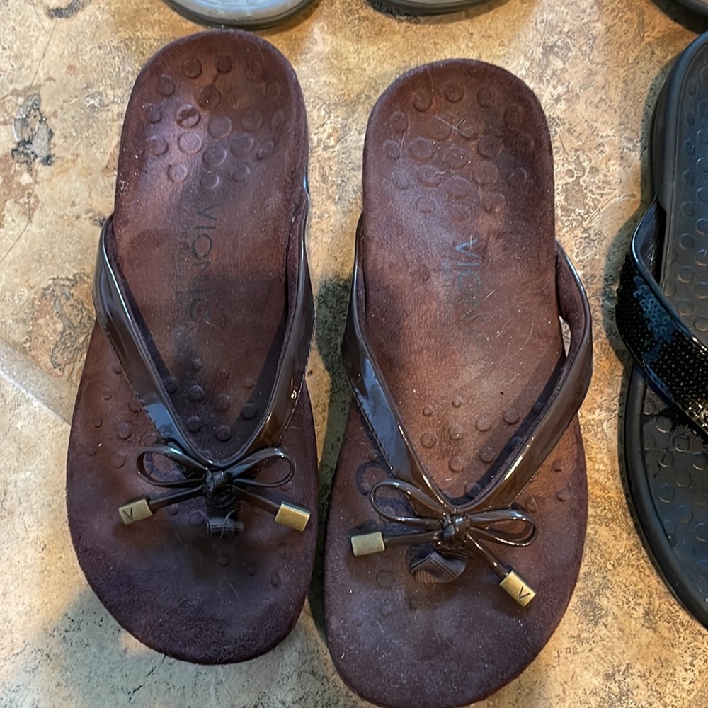 Vguc Vionic Sandals - image 5